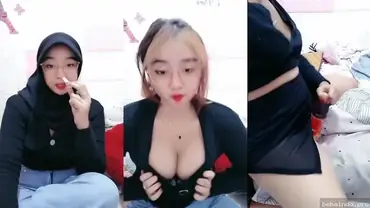 Berhijab Tapi Suka Pamer Bagian Sensitif Di Kamar